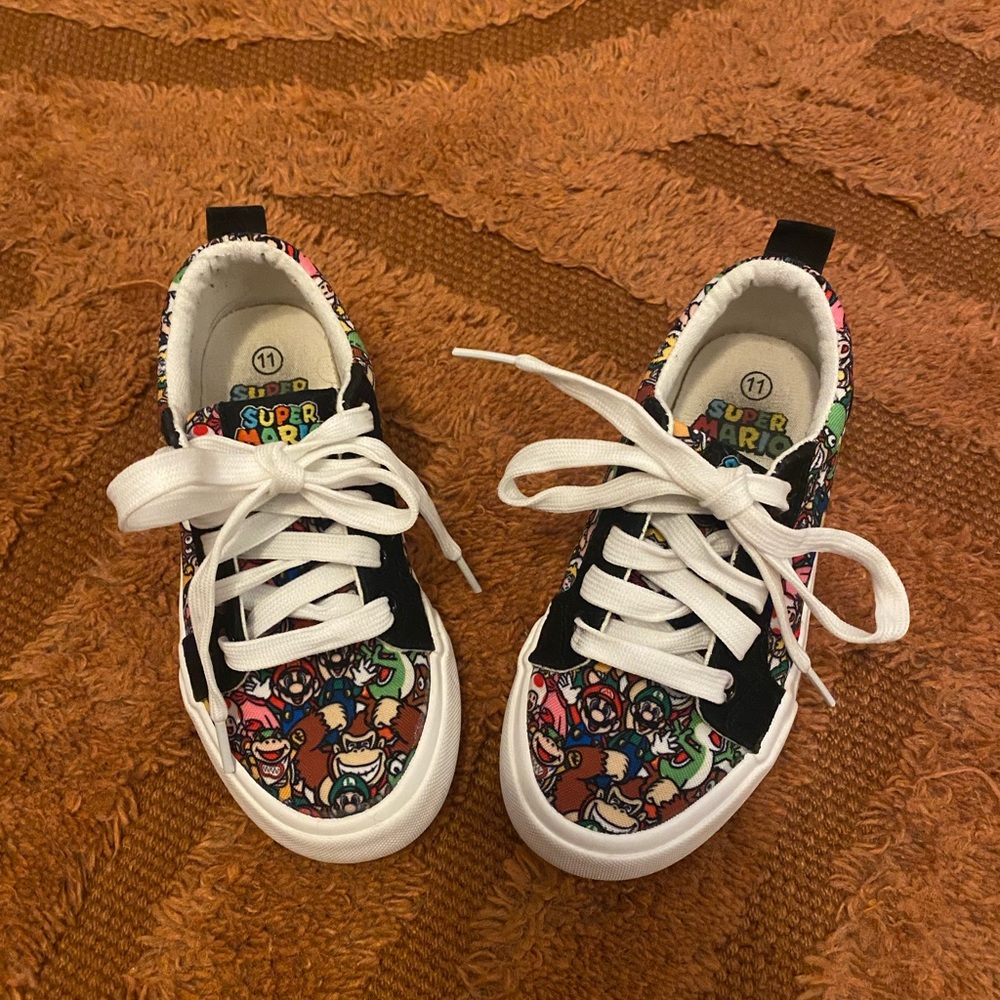 Super Mario Bros boys sneakers size 11 little kid/ toddler